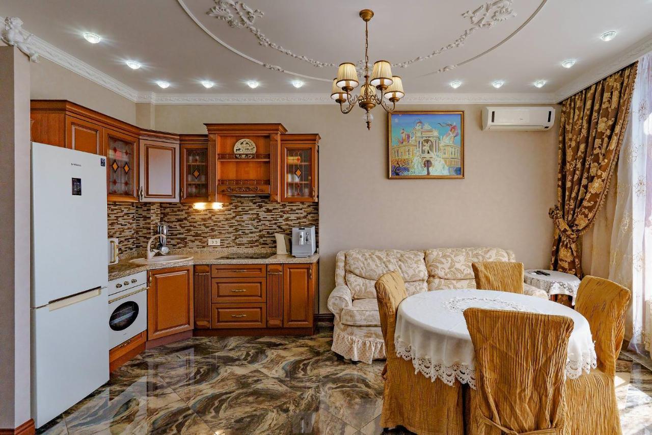 Gefest Apartments Odessa Buitenkant foto
